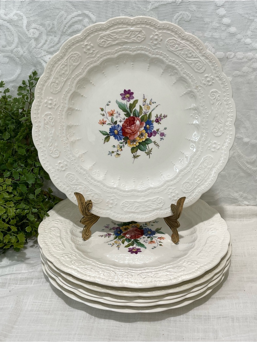 Knowles White Scalloped Dinner Plate with Multicolor Floral Center